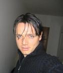 leo vale male from Italy